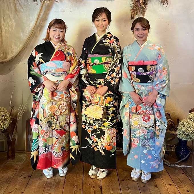 当店でお貸ししている振袖を着た記念写真